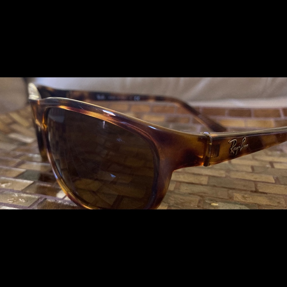 Ray-Ban’s - Picture 4 of 5